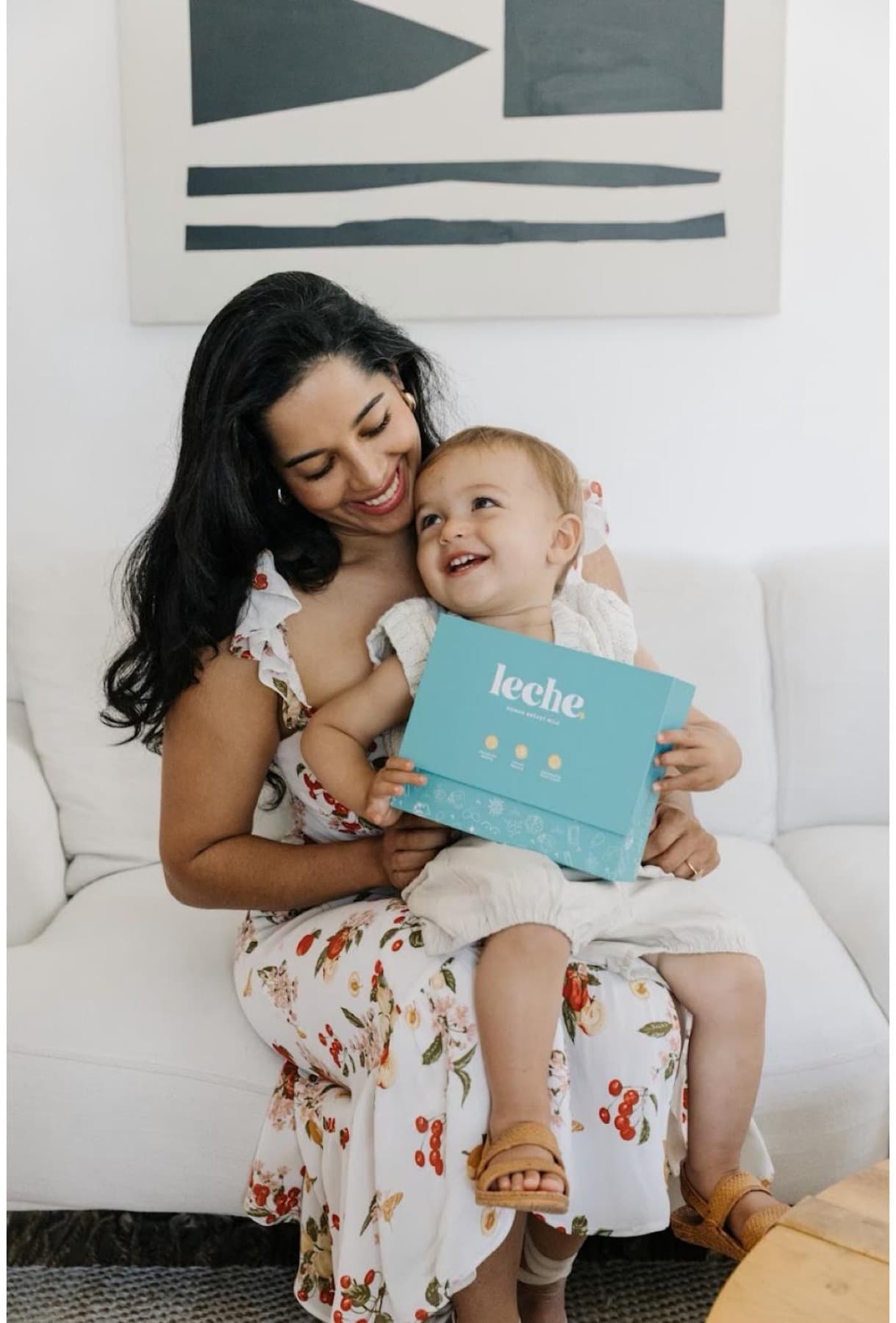 A mom and child sharing a Leche box